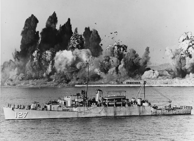 USS Begor off Hungnam as the port is blown up, photograph