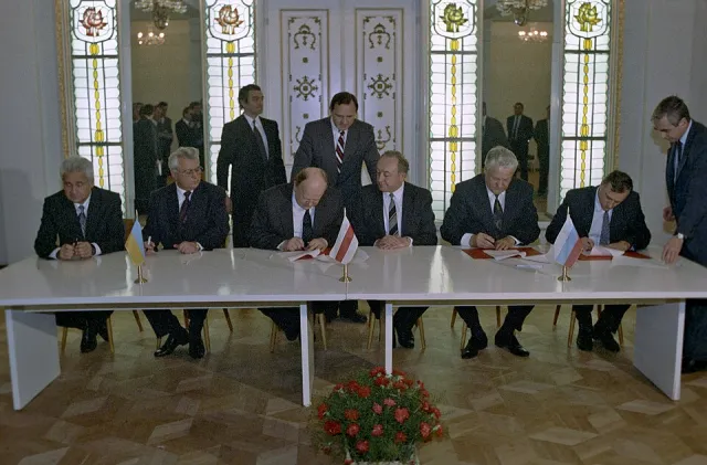 Signing of the Belovezha Accords, photograph