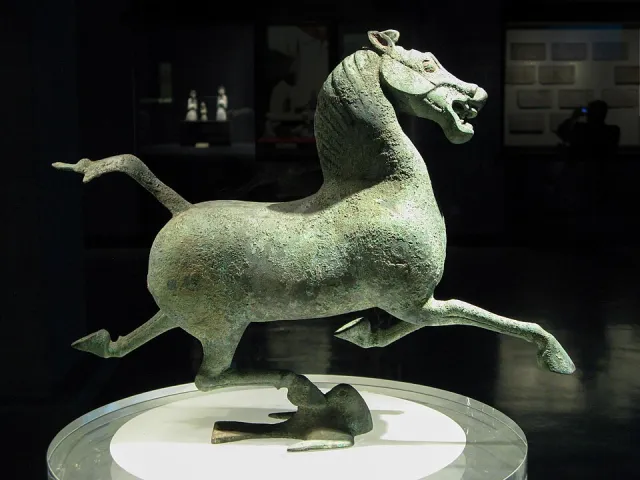 Galloping horse on a swallow, Eastern Han bronze